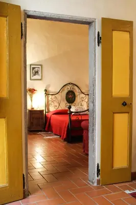 Letto o letti in una camera di Romantico appartamento a 10 minuti a piedi Ponte Vecchio e 5 minuti da Palazzo Pitti , ideale per coppie e famiglie, in area UNESCO