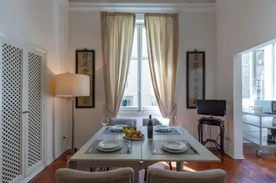 Area soggiorno di Big apartment a stone's throw from the Duomo