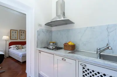 Cucina o angolo cottura di Big apartment a stone's throw from the Duomo