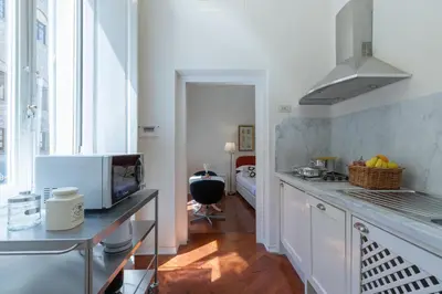 Cucina o angolo cottura di Big apartment a stone's throw from the Duomo