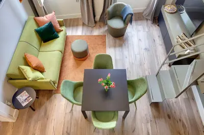 Area soggiorno di Turandot Apartment by Mamo Florence