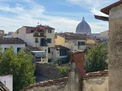 Vista generica su Firenze o vista sulla città dall'interno dell'appartamento