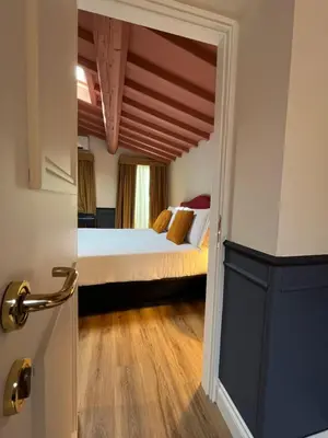 Letto o letti in una camera di JOIVY Together Florence Secret Nest