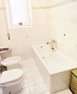 Bagno di MAISON CAREGGI - loft, parcheggio, tram