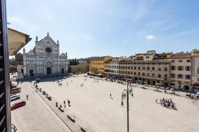 Vista generica su Firenze o vista sulla città dall'interno dell'appartamento