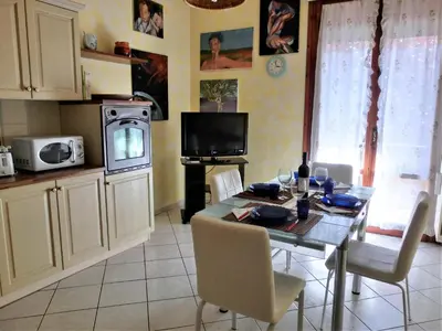 Cucina o angolo cottura di Casa di Giada appartamento luminoso a due passi dalla tramvia per Firenze