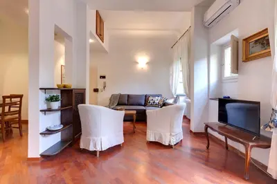 Area soggiorno di Geordie Apartment by Mamo Florence