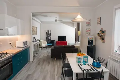 Cucina o angolo cottura di Orsini Family Deluxe Apartment by Mamo Florence