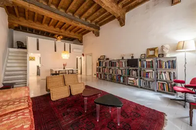 Biblioteca nell'appartamento