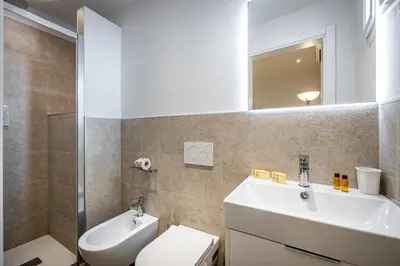 Bagno di Roommo Via dei Pilastri giada