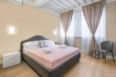 Letto o letti in una camera di Wine Apartments Florence Barolo