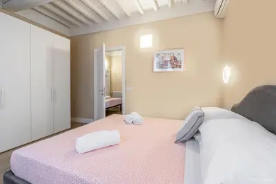 Letto o letti in una camera di Wine Apartments Florence Barolo