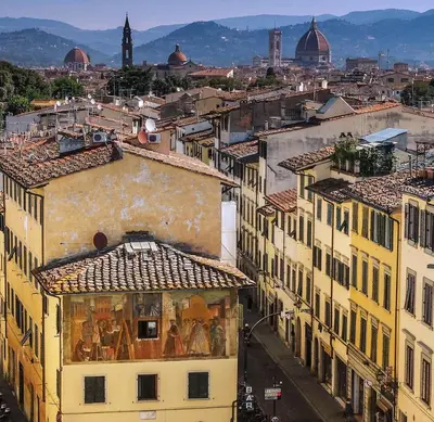 Vista generica su Firenze o vista sulla città dall'interno dell'appartamento