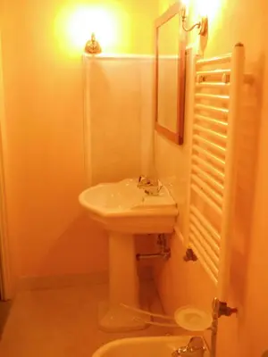 Bagno di Florence Medici Apartment