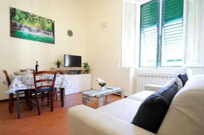 TV o dispositivi per l'intrattenimento presso [Bronzino Guest Home] - Appartamento privato