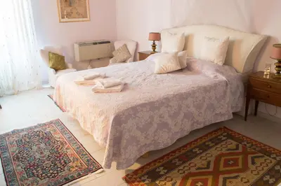 Letto o letti in una camera di La Rosa Townhouse