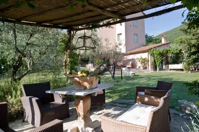 Giardino di Casavaliversi Appartamenti