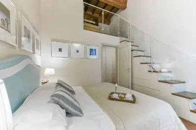 Letto o letti in una camera di Pontormo apartment with fireplace in Oltrarno