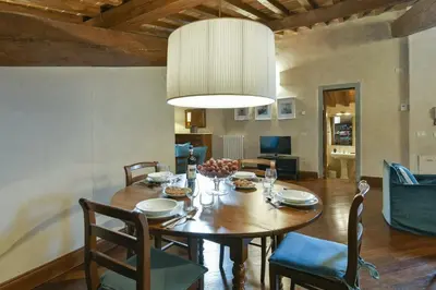 TV o dispositivi per l'intrattenimento presso Tiepolo romantic penthouse in the Oltrarno