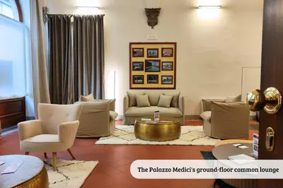 Area soggiorno di Tiepolo romantic penthouse in the Oltrarno