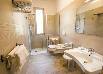 Bagno di Hotel Perlage Florence - Free city tax until 31st may -with Private Parking & Fast Wifi