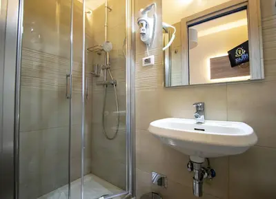 Bagno di Hotel Perlage Florence - Free city tax until 31st may -with Private Parking & Fast Wifi