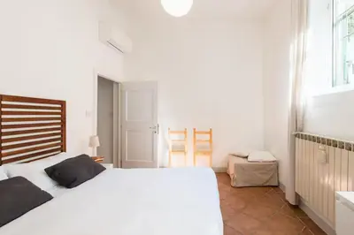 Letto o letti in una camera di 2 apartments next to a market and Piazza Santa Croce - HomeUnity
