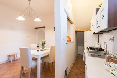 Cucina o angolo cottura di 2 apartments next to a market and Piazza Santa Croce - HomeUnity