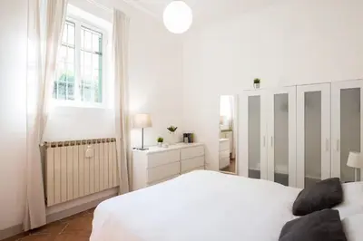 Letto o letti in una camera di 2 apartments next to a market and Piazza Santa Croce - HomeUnity