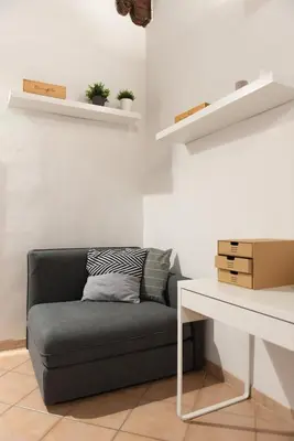 Area soggiorno di 2 apartments next to a market and Piazza Santa Croce - HomeUnity