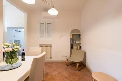 Planimetria di 2 apartments next to a market and Piazza Santa Croce - HomeUnity