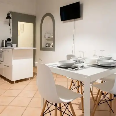 2 apartments next to a market and Piazza Santa Croce - HomeUnity