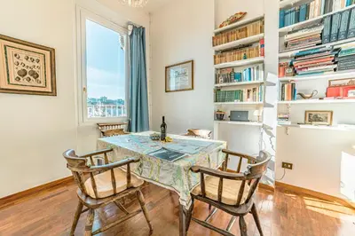 Biblioteca nell'appartamento