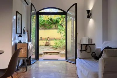 Letto o letti in una camera di Enchanting Apartment with Patio, Lungarno Firenze
