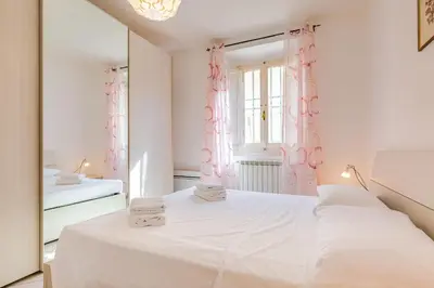 Letto o letti in una camera di GuestHost - Florence Quiet and Bright Apartment