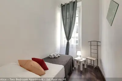 Letto o letti in una camera di Alice & Ellen Apartments by Mamo Florence