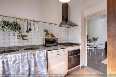 Cucina o angolo cottura di Alice & Ellen Apartments by Mamo Florence