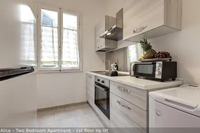 Cucina o angolo cottura di Alice & Ellen Apartments by Mamo Florence