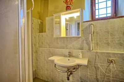 Bagno di Villa Poggio Conca by PosarelliVillas