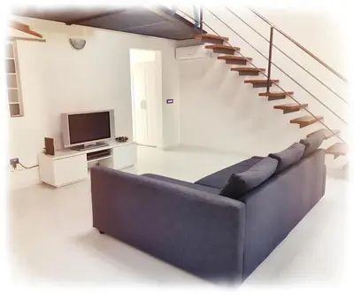 Area soggiorno di MAISON LE PANCHE - Careggi - loft, parcheggio, tram