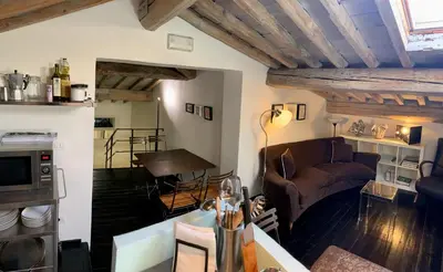 Cucina o angolo cottura di UFFIZI & SANTO SPIRITO Family/Groups Apartment