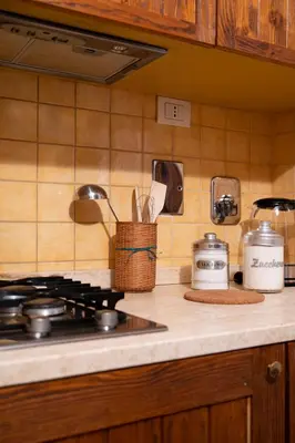 Cucina o angolo cottura di Historic Apartment Steps from Duomo & Uffizi