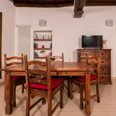 Historic Apartment Steps from Duomo & Uffizi