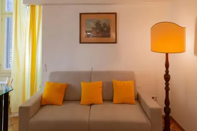Area soggiorno di Charming 1BR Apartment