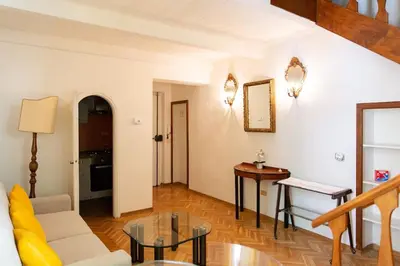 Area soggiorno di Charming 1BR Apartment