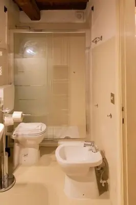 Bagno di Charming 1BR Apartment