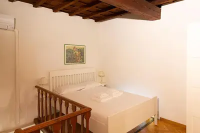 Letto o letti in una camera di Charming 1BR Apartment