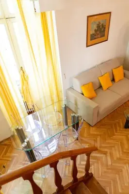 Area soggiorno di Charming 1BR Apartment