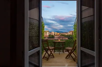 Balcone o terrazza di Living Florinda Apt. (3' to Airport, 9' to Center)