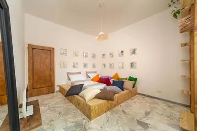 Area soggiorno di Living Florinda Apt. (3' to Airport, 9' to Center)
